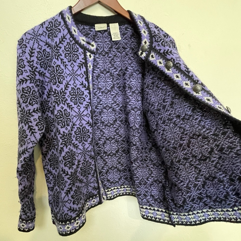 Vtg Women's L.L. BEAN Nordic CARDIGAN SWEATER, Wool MED  Preppy Purple SNOWFLAKE - Picture 4 of 10